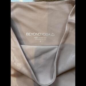 Pearlescent light pink beyond yoga leggings